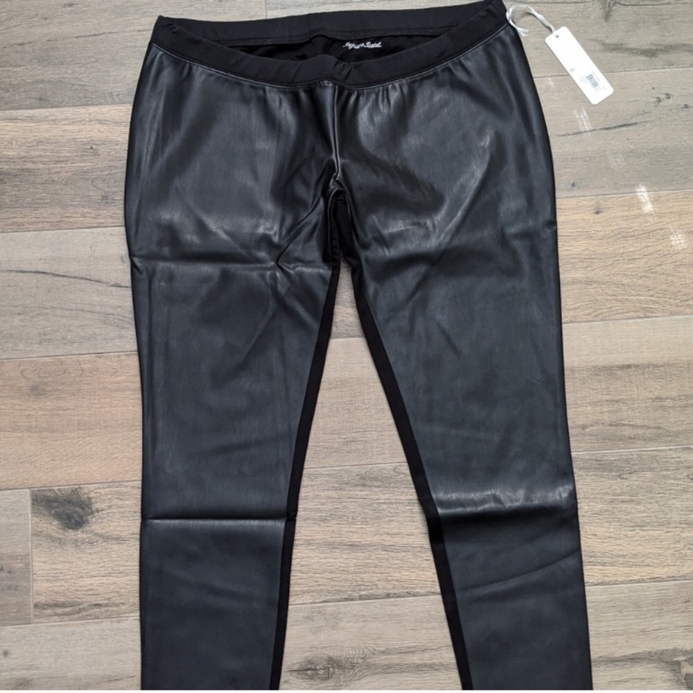HP🎉NWT Isabel Faux Leather Leggings
